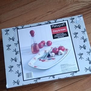 New in Box Pfaltzgraff  Daybreak Barbecue Set